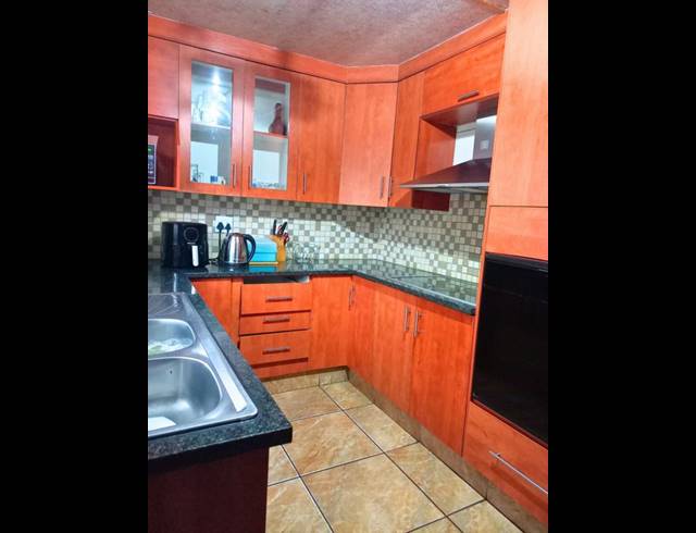 3 BEDROOM HOUSE FOR SALE IN ZAKARIYYA PARK